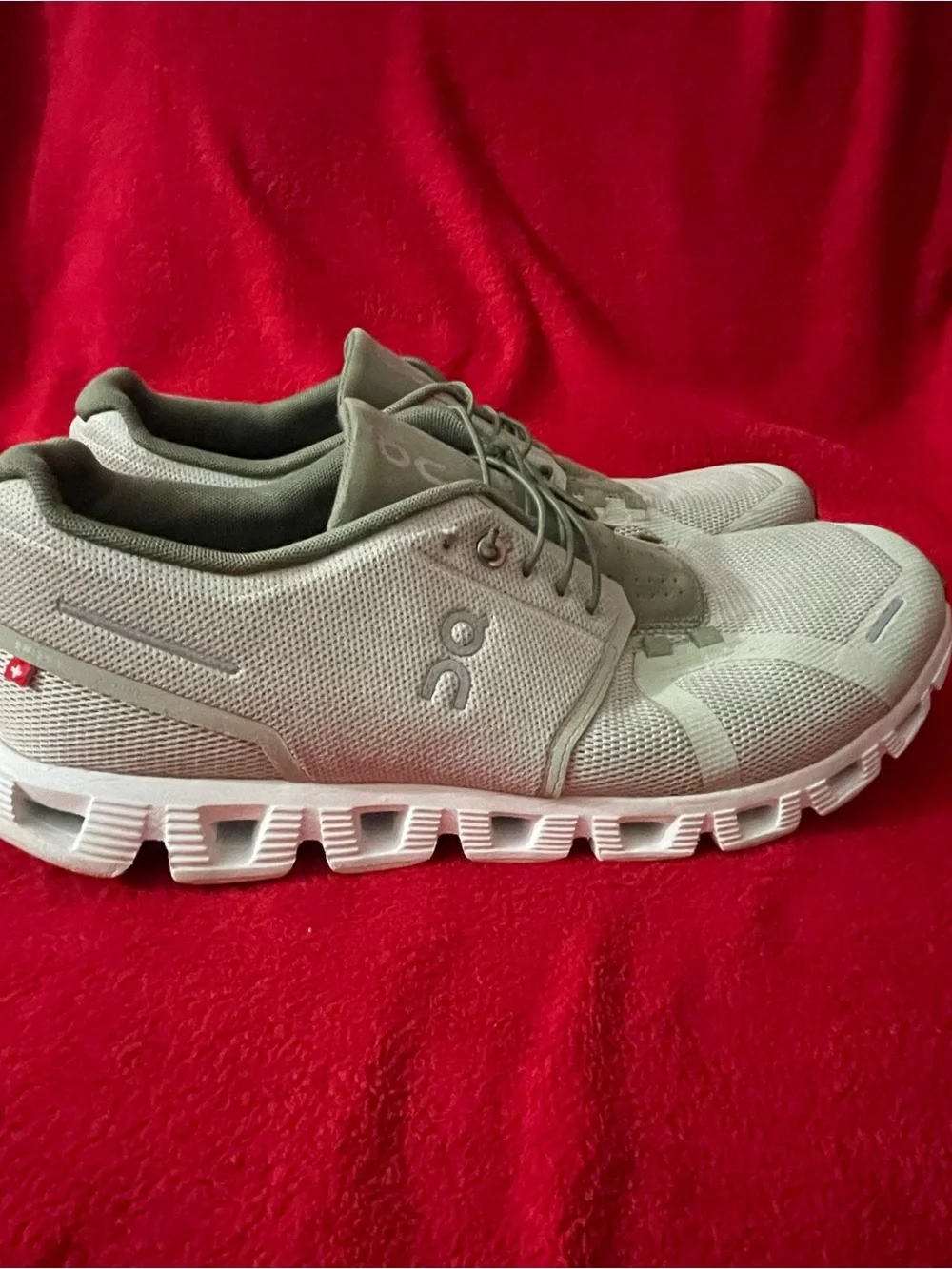 On Running Cloud Men's Athletic Shoes in Light chalk and White size13